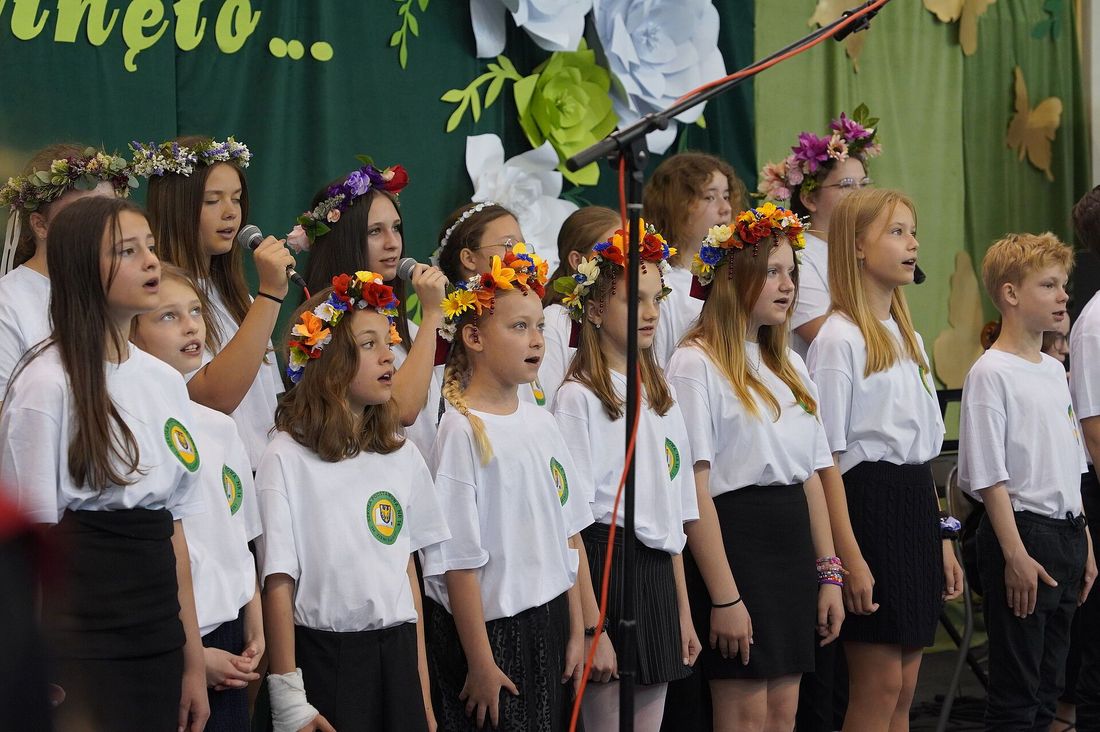 Uczniowie Szkoły Podstawowej nr 14 podczas występu