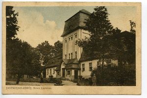 pocztówka z budynkiem Nowe Łazienki