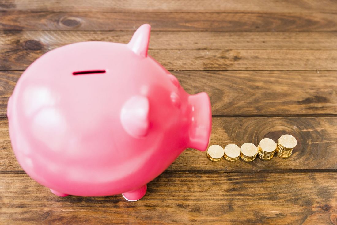 Zdjęcie przedstawia skarbonkę.