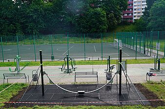 Podniebna deskorolka - widok z góry z pobliskiego pagórka