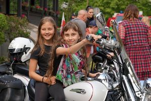 Dziewczynki na motocyklach