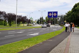 Aleja Piłsudskiego - prezydent i pracownicy podczas oględzin