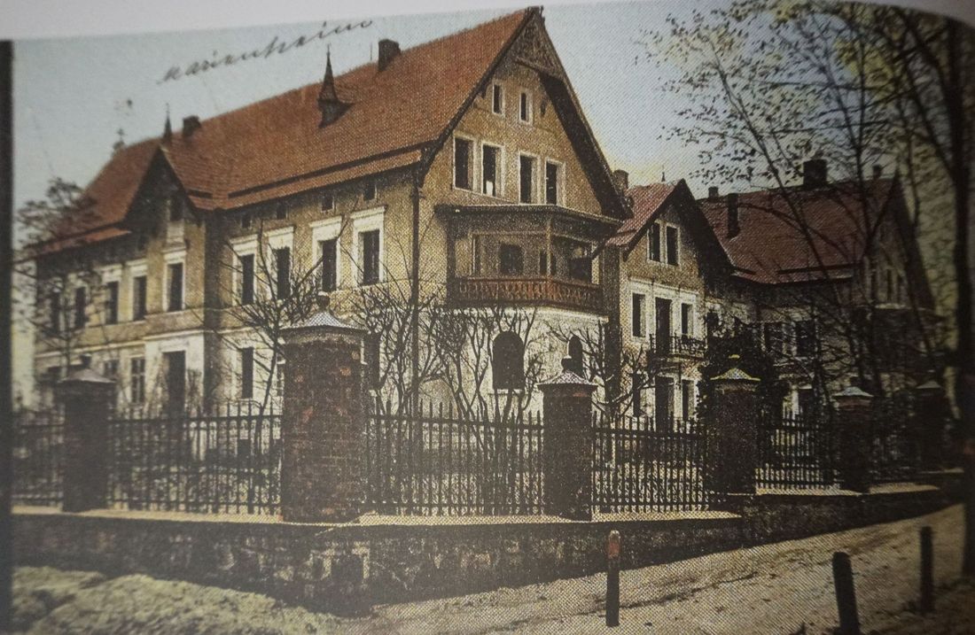 Stara czarno biała fotografia Domu Marii.