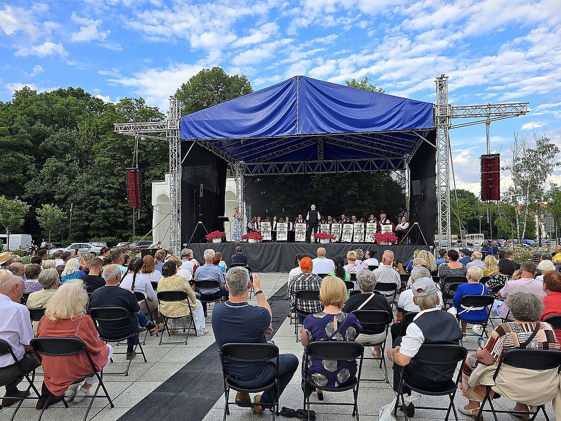 Jastrzębskie Lato Muzyczne, ludzie słuchający koncertu