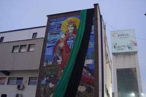 Zdjęcie przedstawia odsłonięcie mozaiki na KWK"Zofiówce".