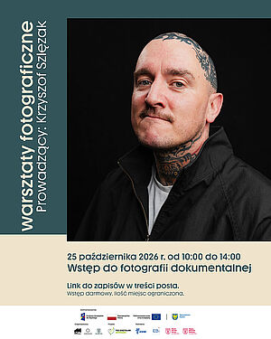 Warsztaty „Wstęp do fotografii dokumentalnej” z Krzysztofem Szlęzakiem (na zdjęciu portret prowadzącego). Termin: 25.10.2026, godz. 10:00-14:00. Wstęp darmowy, liczba miejsc ograniczona. 