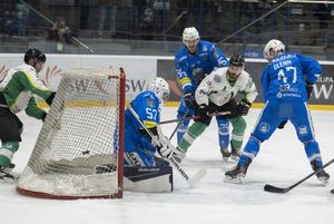 Gol dla JKH - krążek w bramce.