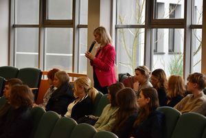 Zdjęcie przedstawia spotkanie na temat temat  „Perspektyw i ścieżek rozwoju przemysłu czwartej generacji w ośrodkach górniczych”.