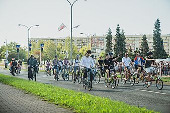rowerzyści podczas parady 