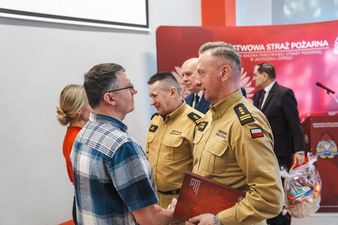 Wręczenie nagród pracownikom cywilnym 