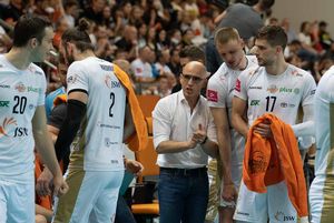 Trener Jastrzębskiego Węgla podczas przerwy technicznej.