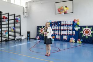 Przemawia dyrektor przedszkola.