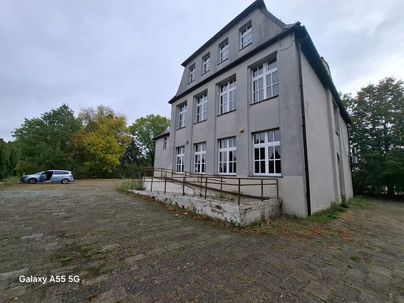 Budynek dawnego urzędu pracy na ul. Pszczyńskiej