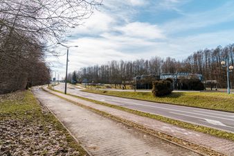 ulica Sybiraków stara ścieżka i chodnik