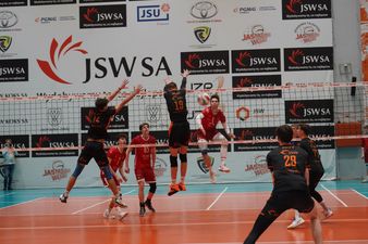 Atak z pipe zawodnika Metra