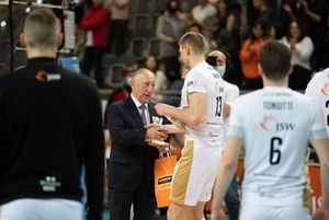 Jurij Gladyr odbiera statuetkę MVP.