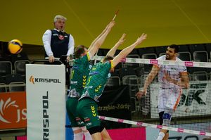 Atak jastrzębianina, nieudany blok Zawiercia.