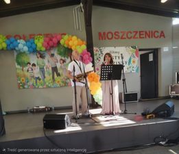 występ na scenie kobiety i mężczyzny