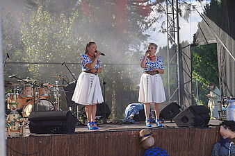 Claudia i Kasia Chwołka na scenie