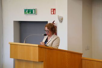 radna Alina Chojecka na mównicy