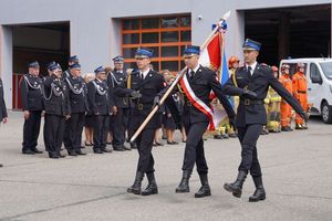 poczet sztandarowy podczas uroczystości 30-lecia państwowej straży pożarnej w jastrzębiu-zdroju