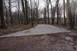 Alejka w Parku zdrojowym w trakcie remontu