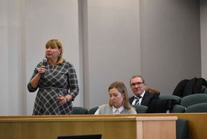 Zdjęcie przedstawia spotkanie na temat temat  „Perspektyw i ścieżek rozwoju przemysłu czwartej generacji w ośrodkach górniczych”.