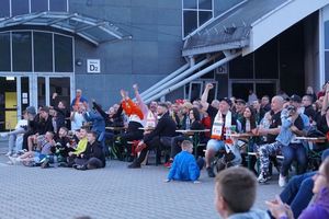 mieszkańcy na strefie kibica