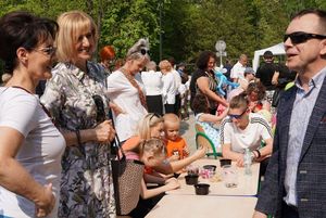 Prezydent Anna Hetman odwiedza stoisko Galerii Dzwonków