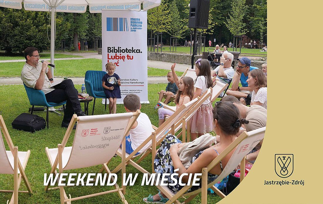 Ludzie siedzący na leżakach w Parku Zdrojowym