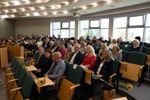 uroczystość wręczenia nagród nauczycielom w sali obrad rady miasta