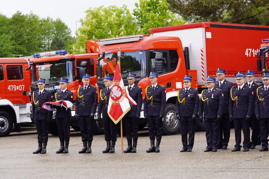 Zdjęcie przedstwia uczestników uroczystości z okazji Międynarodowego Dnia Strażaka