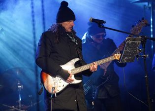 Zbliżenie na gitarzystę