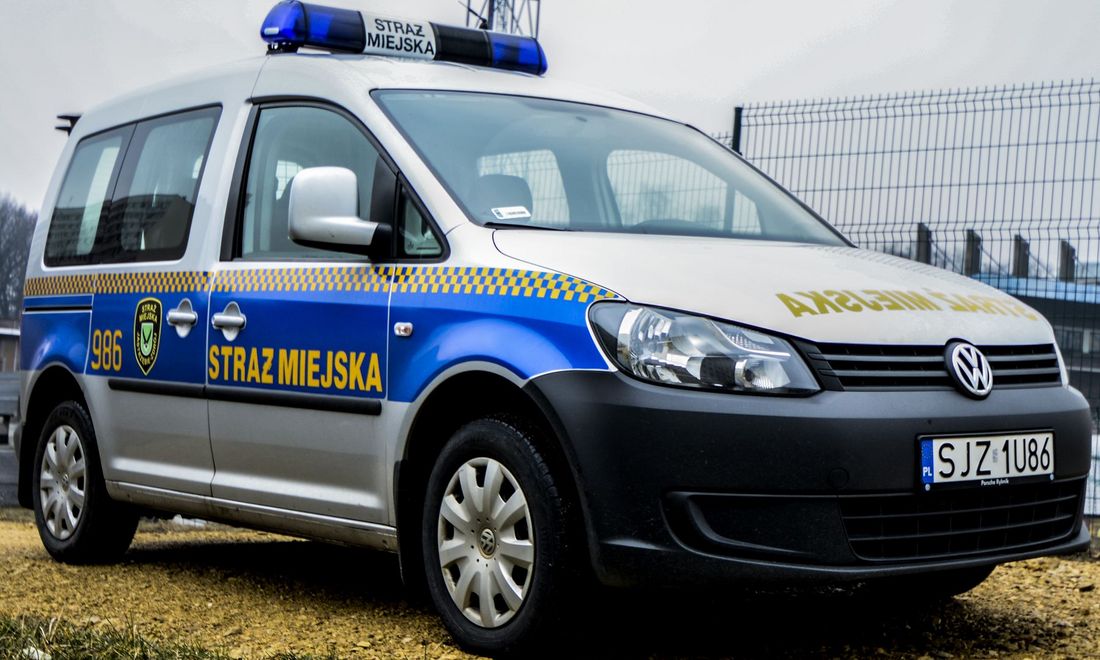 samochód straży miejskiej
