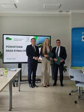 Prezydent Michał Urgoł, Agata Pałys, dyrektor Powiatowego Urzędu Pracy Andrzej Koba
