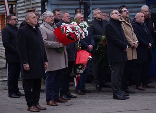Uczestnicy obchodów wsród nich Michał Urgoł Prezydent Miasta, Zastepcy Prezydenta: Grzegorz Dulemba, Andrzej Matusiak