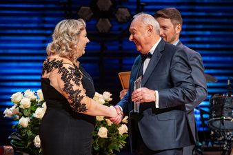 Monika Bierska odbierająca nagrodę za Młode Talenty Rzemiosła