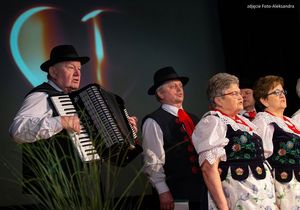 Zdjęcie przedatawia uroczystość Złotych Godów.