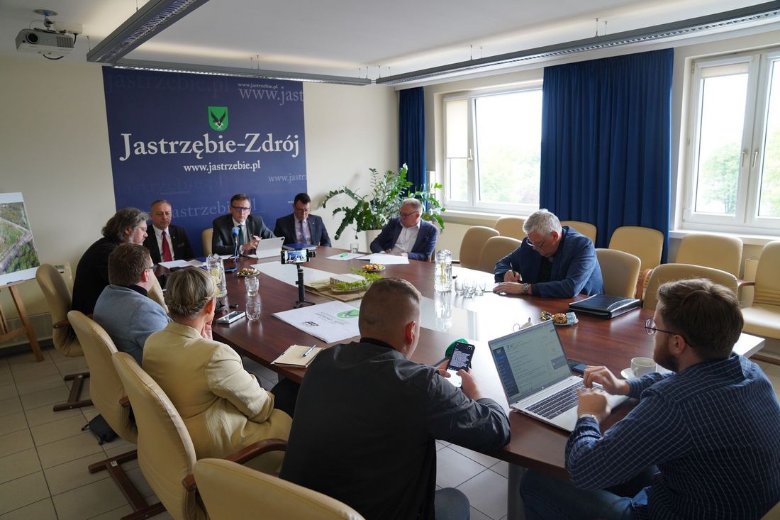 Konferencja prasowa, dziennikarze w sali konferencyjnej