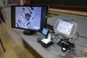 Eksponat na stoisku - mikroskopy.