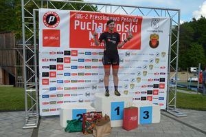 Dekoracja medalowa - zawodniczka na podium