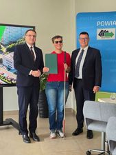 Prezydent Michał Urgoł, Hanna Pasterny, dyrektor Powiatowego Urzędu Pracy Andrzej Koba