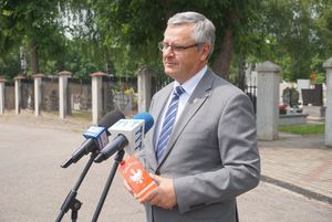 Dyrektor katowickiego Instytutu Pamięci Narodowej podczas uroczystości.