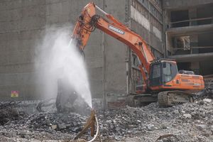 Prace rozbiórkowe na terenie Łaźni Moszczenica