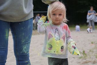 Dziewczynka pełna kolorów 