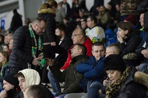Kibice na trybunach.