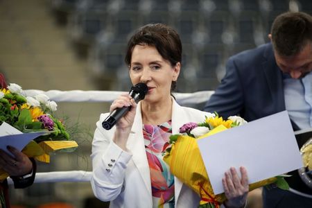 Przemawiająca z ringu prezydent miasta