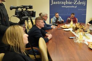 Zdjęcie przedstawia konferencję prasową dotyczącą konkursu na Europejską Stolicę Polski.