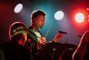 Adam Sztaba podczas koncertu.