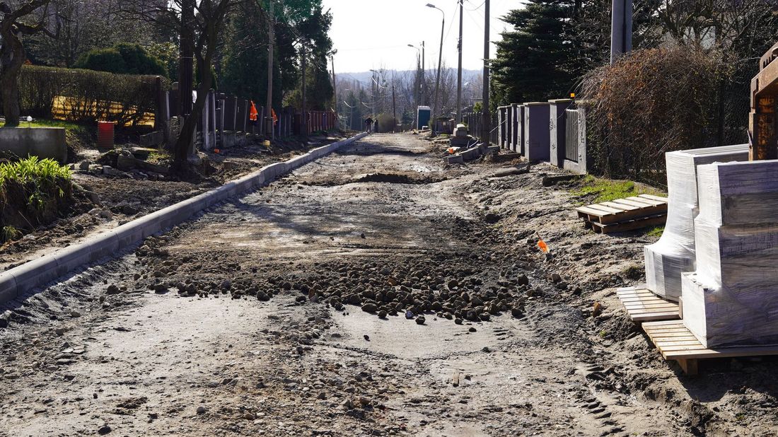 Zdjęcie przedstawia remont ul. A. Mickiewicza.